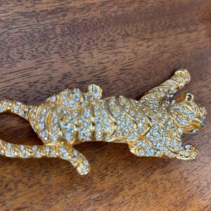 Vintage jaguar gold tone with rhinestone brooch